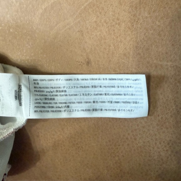 Abercrombie & Fitch Red Floral Crop Top W/ Adjustable Straps Size Large - Picture 8 of 10